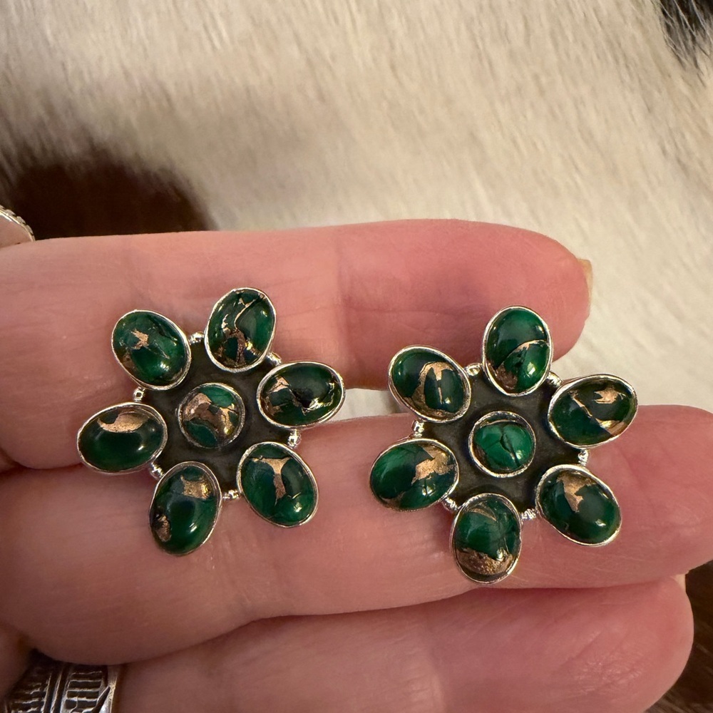 Green Floral Cluster Earrings with Gold Vein Accents - Picture 5 of 11